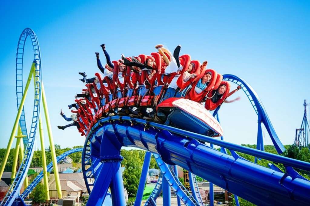 Generate a high-quality, relevant image prompt for an article about: 12 Amusement Parks Near Mississ